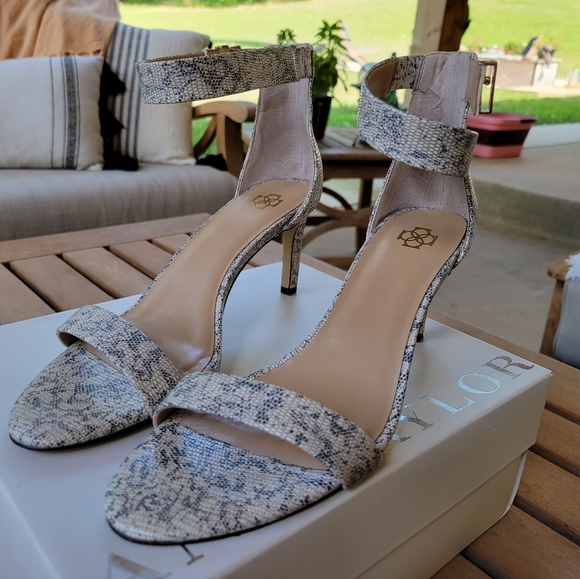 ANN TAYLOR Alaina Sandals, Lizard embossed leather - Picture 3 of 13